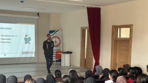 Ağrı'da öğrenci ve velilere siber güvenlik seminerleri düzenlendi