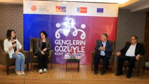Erzincan'da 'Gençlerin Gözüyle Kent Diplomasisi' projesi kapsamında panel düzenlendi