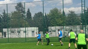 Rektör Göktaş, öğrencilerle maç yaptı