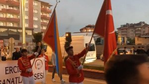 Erciş'te 19 Mayıs bayrak yürüyüşü yapıldı