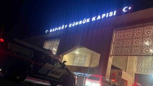 Van AFAD personelleri İran'a intikal için yola çıktı