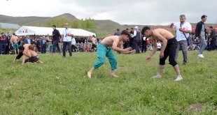 Kars'ta '109. Geleneksel Karaurgan Karakucak Güreş Şenlikleri' yapıldı