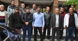 Bulanık'ta işten çıkarılan belediye çalışanları açıklama yaptı