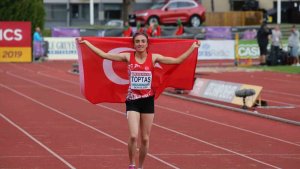 Karslı atletler madalyaları topladı