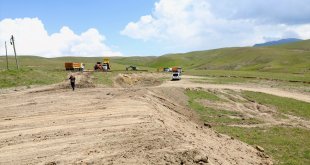 Van Valisi Balcı, yapımı devam eden göletlerde incelemelerde bulundu