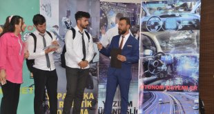 Yüksekova'da geleceğin meslekleri tiyatro oyunu ile tanıtıldı