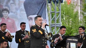 Ardahan'da askeri bandoya yoğun ilgi