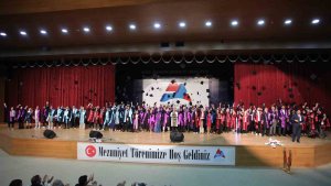 AİÇÜ'de mezuniyet coşkusu