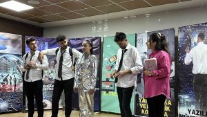 Yüksekova'da "Geleceğin Teknoloji Yıldızları Yetişiyor" programı tiyatroyla tanıtıldı