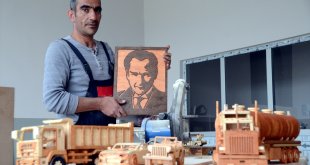 Ahşap ustasının okul atölyesinde yaptığı ürünler öğrenciler yararına satılıyor