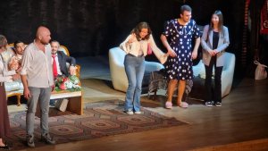 Erzincan'da "Dikkat Yalan Çıkabilir!" tiyatro oyunu sahnelendi