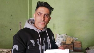 Ağrı'da ilkokul 3. sınıftan sonra okulu bırakmasına rağmen İngilizceyi ana dili gibi konuşuyor