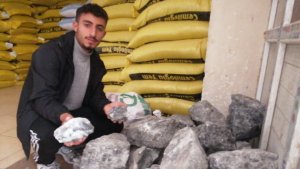 Ağrı'da besiciler hayvanlarının gelişimi için kaya tuzu depoluyor