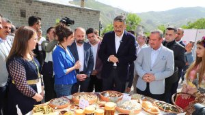 Hakkari'de yöresel lezzetler festivali düzenlendi