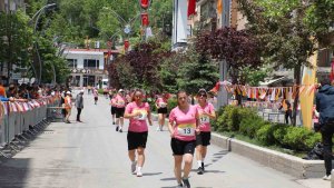 Hakkari'de postacılar yarıştı