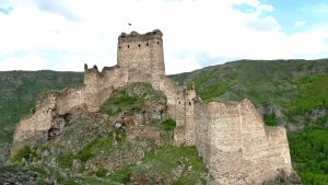 Vali Çiçek'ten tarihi alanlarda inceleme