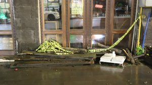 Kars'ta Galatasaray'ın şampiyonluğunu kutlayan 3 taraftar balkonun çökmesiyle yaralandı