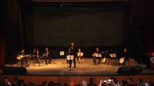 Ahlat'ta Türk halk müziği konseri ilgi gördü