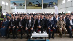 Ağrı'da 500 çiftçiye domates, salatalık ve biber fideleri verildi