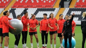 21 yaşında futbolu bıraktı; 29 yaşında A Milli Kadın Futbol Takımına yardımcı antrenör oldu