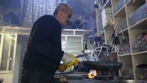 Van'da unutulmaya yüz tutmuş kalaycılık mesleğinin son temsilcisi