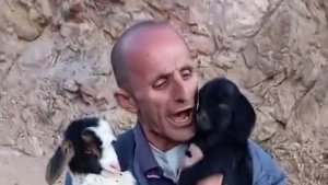 Fenomen çobanın hayvan sevgisi gülümsetiyor