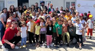 Erzurum'daki gönüllü üniversite öğrencileri depremzede çocuklara moral verdi