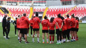A Milli Kadın Futbol Takımı, Azerbaycan maçı hazırlıklarını tam kadro sürdürdü