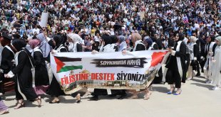 Erzincan Binali Yıldırım Üniversitesinin mezuniyet töreninde Filistin'e destek