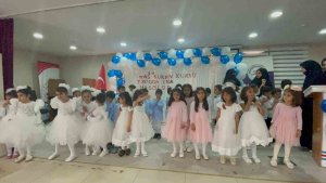 4 yaşındaki minik öğrenciler Kur'an okumaya geçti