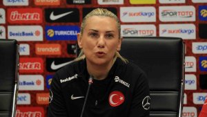 Kıragası: "Erzincan halkıyla bütünleşip Azerbaycan maçını kazanacağız"