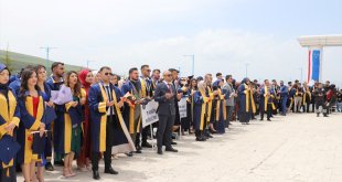 Ardahan Üniversitesinde, mezun olan öğrenciler Filistinliler için dua etti