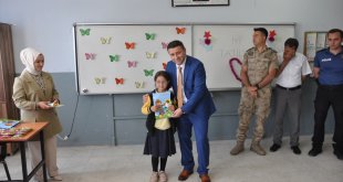 Bulanık'ta öğrenciler karnelerini aldı