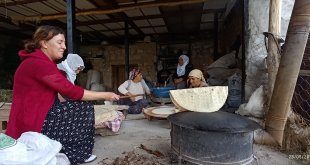 Tunceli'de kadınlar ekmek üretimindeki zorluğun üstesinden imece usulüyle geliyor