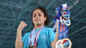 Yüzmede 130'u aşkın madalya aldılar, hedefleri dünya kupası