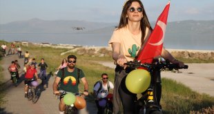 Van'da bisiklet tutkunları farkındalık oluşturmak için pedal çevirdi