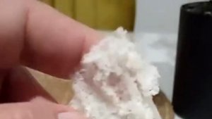 Yemek için aldı, içinden çıkanı görünce şikayete koştu