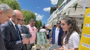 Ağrı'da projelerin sergilendiği "Bilim Şenliği" yoğun ilgi gördü