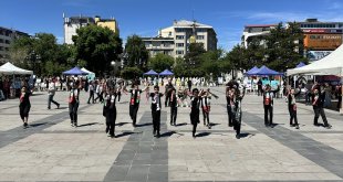 Erzurum'da imam hatipli öğrencilerden Filistin yararına yıl sonu kermesi