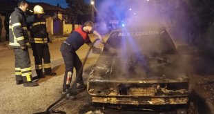 Erzincan'da park halindeki otomobil yandı