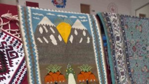 Hakkari'nin doğal güzellikleri kilime işlendi