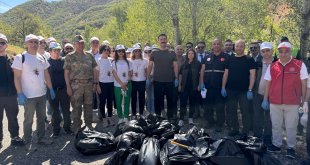 Munzur Vadisi Milli Parkı'nda 300 kişinin katılımıyla çevre temizliği yapıldı