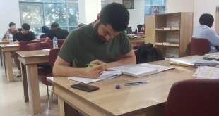 Solhan'da üniversite adayları sınava ilçe kütüphanesinde hazırlanıyor