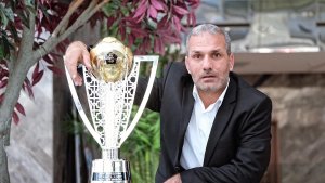 Kümede tuttu, borcu eritti, şampiyon yaptı