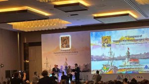 Doç. Dr. Şahin'e yılın en iyi genç beyin cerrahı ödülü