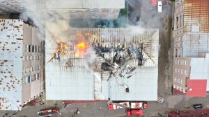 Ağrı'da 6 katlı binanın terasında çıkan yangın kontrol altına alındı