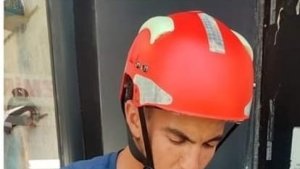 Atık su borusuna sıkışan kedi kurtarıldı