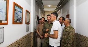 Hakkari Valisi Çelik, Şemdinli ve Derecik ilçelerinde güvenlik güçlerini ziyaret etti
