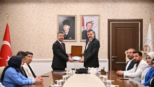 AK Parti'den Vali Çiftçi'ye kutlama