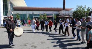 Dünya Muaythai Şampiyonası ikincisi Sibel Oruç, Ağrı'da halaylarla karşılandı